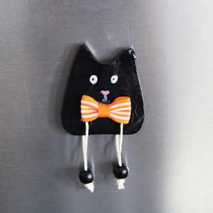 Fekete cicás hűtőmágnes, Otthon & Életmód, Konyhafelszerelés, tálalás, Konyhai dekoráció, Hűtőmágnes, Gyurma, MESKA