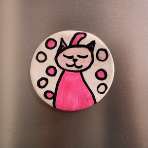 Cicás hűtőmágnes, Otthon & Életmód, Konyhafelszerelés, tálalás, Konyhai dekoráció, Hűtőmágnes, Gyurma, MESKA