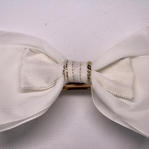 Fehér masnis kislány francia hajcsat - ruha & divat - hajdísz & hajcsat - hajcsat & hajtű - Meska.hu