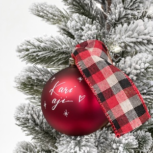 Kézzel írt karácsonyi matt bordó üveggömb - Feliratos - Egyedi - Névre szóló, Karácsony, Karácsonyi lakásdekoráció, Karácsonyfadíszek, Üvegművészet, Fotó, grafika, rajz, illusztráció, MESKA