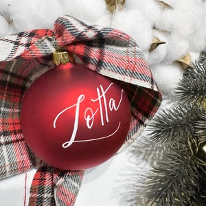 Kézzel írt karácsonyi matt piros üveggömb - Feliratos - Egyedi - Névre szóló - Meska.hu