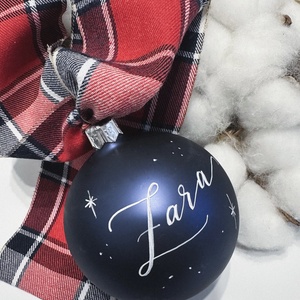 Kézzel írt karácsonyi matt éjkék üveggömb - Feliratos - Egyedi - Névre szóló - Meska.hu
