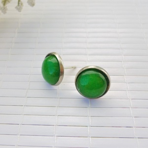 Zöld jade - 12mm-es, bedugós ásvány fülbevaló nemesacél alapban - ékszer - fülbevaló - pötty fülbevaló - Meska.hu