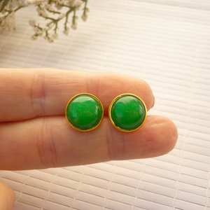 Zöld jade - 12mm-es, bedugós ásvány fülbevaló nemesacél alapban - ékszer - fülbevaló - pötty fülbevaló - Meska.hu
