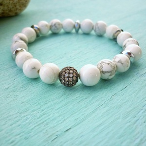 Fehér howlit ásvány karkötő cirkongömbbel díszítve, Ékszer, Karkötő, Gyöngyös karkötő, Ékszerkészítés, MESKA