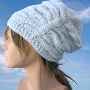 Csilla - csavart mintás fehér kötött női sapka - ruha & divat - sál, sapka, kendő - sapka - Meska.hu