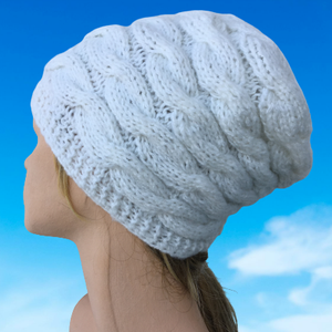 Csilla - csavart mintás fehér kötött női sapka - ruha & divat - sál, sapka, kendő - sapka - Meska.hu