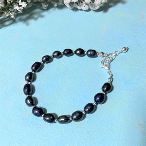 Sötétszürke édesvízi gyöngy karkötő/fülbevaló szett - ékszer - ékszerszett - Meska.hu