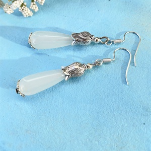 Hóvirág - fehér jade fülbevaló - ékszer - fülbevaló - lógó csepp fülbevaló - Meska.hu