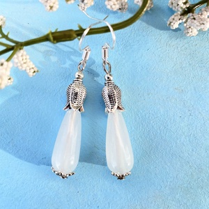 Hóvirág - fehér jade fülbevaló, Ékszer, Fülbevaló, Lógó csepp fülbevaló, Ékszerkészítés, MESKA