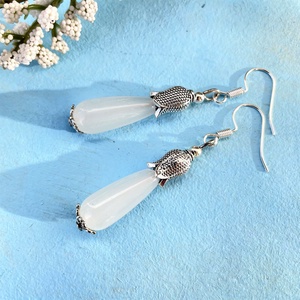 Hóvirág - fehér jade fülbevaló - ékszer - fülbevaló - lógó csepp fülbevaló - Meska.hu