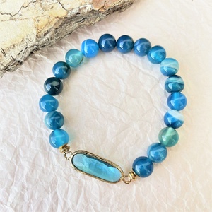 Kék kristály -  csíkos achát ásvány    karkötő - ékszer - karkötő - gyöngyös karkötő - Meska.hu