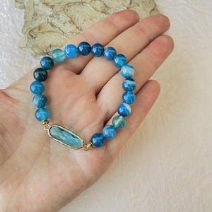 Kék kristály -  csíkos achát ásvány    karkötő - ékszer - karkötő - gyöngyös karkötő - Meska.hu