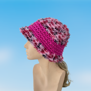 Chanel pinkben - kézzel kötött/horgolt női kalap, Ruha & Divat, Sál, Sapka, Kendő, Sapka, Horgolás, Kötés, MESKA