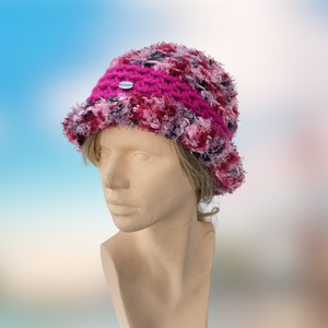 Chanel pinkben - kézzel kötött/horgolt női kalap - ruha & divat - sál, sapka, kendő - sapka - Meska.hu