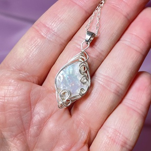 Tekergő  - édesvízi gyöngy medál ezüst láncon - ékszer - nyaklánc - medál - Meska.hu