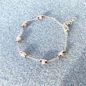 Pink kalcedon/ezüst    karkötő  - ékszer - karkötő - gyöngyös karkötő - Meska.hu