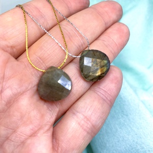 Csiszolt labradorit jáspis medálok - ékszer - nyaklánc - medál - Meska.hu