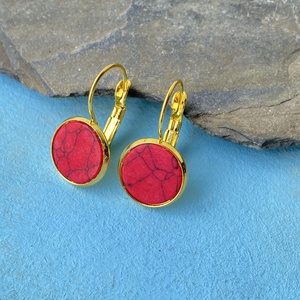 Piros festett howlit fülbevaló -  12mm-es nemesacél franciakapcsos alapban, Ékszer, Fülbevaló, Lógós kerek fülbevaló, Ékszerkészítés, MESKA