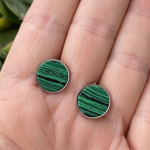 Zöld csíkos malachit fülbevaló  - 12 mm-es bedugós ásvány fülbevaló nemesacél alapban - ékszer - fülbevaló - pötty fülbevaló - Meska.hu