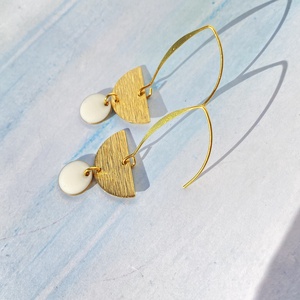 2. Geometrikus   fehér/arany fülbevaló nemesacél akasztóval  - ékszer - fülbevaló - lógó fülbevaló - Meska.hu