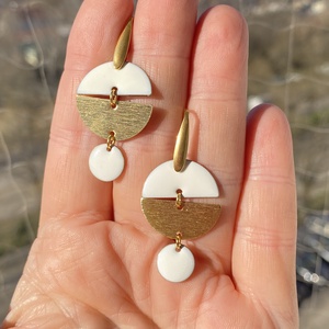  Geometrikus   fehér/arany fülbevaló nemesacél akasztóval , Ékszer, Fülbevaló, Lógó fülbevaló, Ékszerkészítés, MESKA