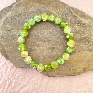 Világoszöld tűzachát karkötő  -  fémmentes ásvány  karkötő - ékszer - karkötő - gyöngyös karkötő - Meska.hu