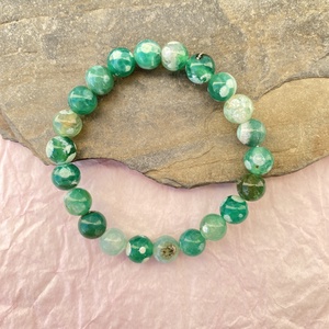 Smaragdzöld tűzachát karkötő  -  fémmentes ásvány  karkötő - ékszer - karkötő - gyöngyös karkötő - Meska.hu
