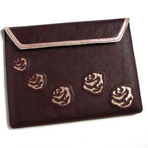 Bordó rózsa mintás marhabőr clutch táska - táska & tok - kézitáska & válltáska - alkalmi táska - Meska.hu
