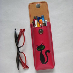 Mályva fekete cica mintás bőr tolltartó, szemüvegtok -  - Meska.hu