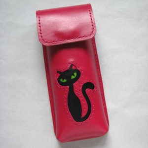 Mályva fekete cica mintás bőr tolltartó, szemüvegtok -  - Meska.hu