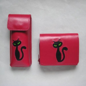 Mályva fekete cica mintás bőr tolltartó, szemüvegtok -  - Meska.hu