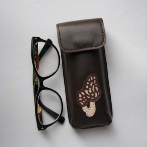 Kucsmagomba mintás bőr tolltartó, szemüvegtok - Meska.hu