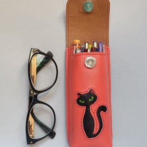 Lazac fekete cica mintás bőr tolltartó, szemüvegtok - táska & tok - pénztárca & más tok - szemüvegtok - Meska.hu