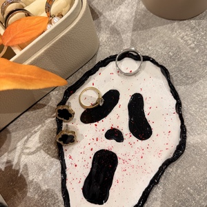 Kézzel festett Sikoly (Scream) maszkos ékszertartó tálka - otthon & életmód - dekoráció - halloween - halloweeni dekoráció - Meska.hu