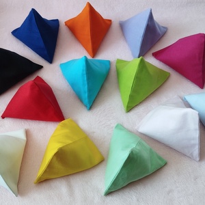 Háromszög formájú babzsák  - játék & sport - sport és kikapcsolódás - jóga, pilates, torna - Meska.hu