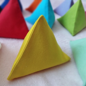 Háromszög formájú babzsák  - játék & sport - sport és kikapcsolódás - jóga, pilates, torna - Meska.hu