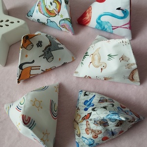 Háromszög formájú babzsák , 6db - Meska.hu