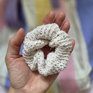 Horgolt scrunchie - horgolt hajgumi - ruha & divat - hajdísz & hajcsat - hajgumi - Meska.hu