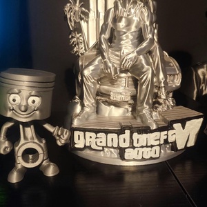 GTA VI gyűjtői figura � ikonikus autós jelenet, ezüst színű gamer dekoráció - otthon & életmód - dekoráció - dekoratív figurák és szobrok - Meska.hu