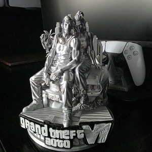 GTA VI gyűjtői figura � ikonikus autós jelenet, ezüst színű gamer dekoráció - otthon & életmód - dekoráció - dekoratív figurák és szobrok - Meska.hu