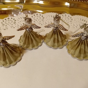 Karácsonyi angyalkák - kávékapszulából , Karácsony, Karácsonyi lakásdekoráció, Karácsonyi lakásdíszek, , Karácsonyi angyalkák kávékapszulából.

Kézzel készültek, a csomag 4 db angyalkát tartalmaz.

Magass..., MESKA