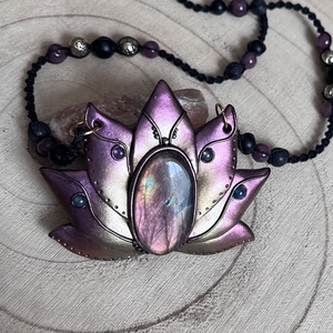 Labradorit lótusz amulett - ékszer - nyaklánc - medálos nyaklánc - Meska.hu