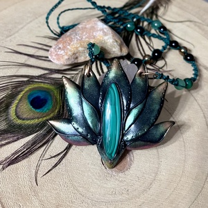 Malachit lótusz nyaklánc , Ékszer, Nyaklánc, Medálos nyaklánc, Gyurma, Csomózás, MESKA