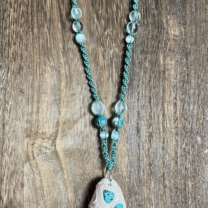 Nyers MAGNEZIT medál TÜRKINITTEL kirakva - ékszer - nyaklánc - medálos nyaklánc - Meska.hu