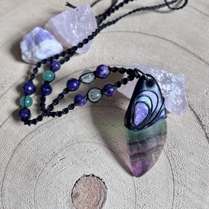 Fluorit nyaklánc csaroittal díszítve, Ékszer, Nyaklánc, Medálos nyaklánc, Gyurma, Csomózás, MESKA