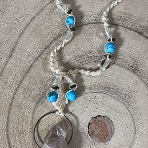 Türkiz- hegyikristály medál pirit darabokkal - ékszer - nyaklánc - medálos nyaklánc - Meska.hu