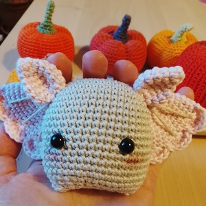 Horgolt denevér - otthon & életmód - dekoráció - asztal és polc dekoráció - horgolt & csipketerítő - Meska.hu