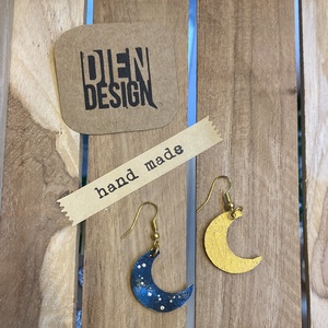Solaris - kézzel festett fa galaxis fülbevaló, hold alak - ékszer - fülbevaló - lógó fülbevaló - Meska.hu