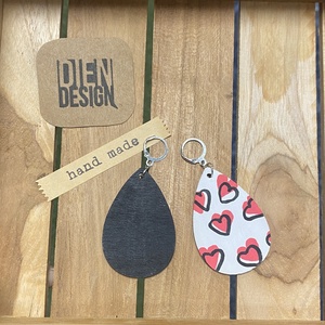 Love -  ézzfestett fa fülbevaló, csepp alakú, nagy - ékszer - fülbevaló - lógó csepp fülbevaló - Meska.hu